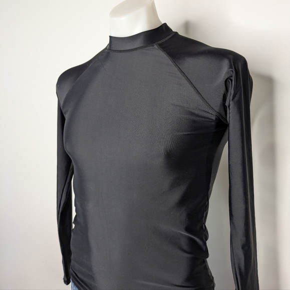 ✨3/$15 Ingear black long sleeve rash guard S - Picture 2 of 6